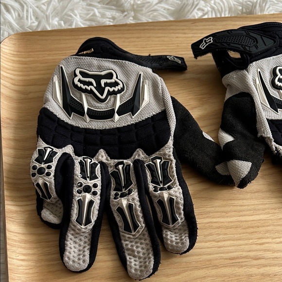 Fox Racing Black and white-Gray Gloves - Picture 3 of 8